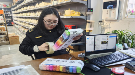 仪陇县开展儿童和学生用品质量安全专项监督抽查 守护文具零售市场安全