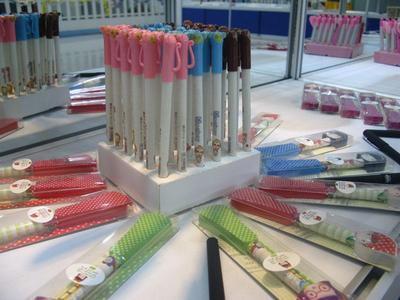 最新圆珠笔批发与代加工服务全解析 文具零售商的利润增长点